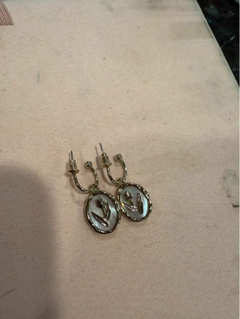 Pearl earring